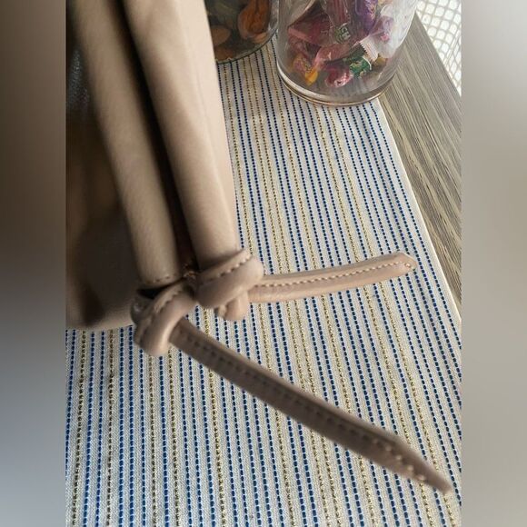 Elizabeth and James nude handbag - Picture 4 of 16